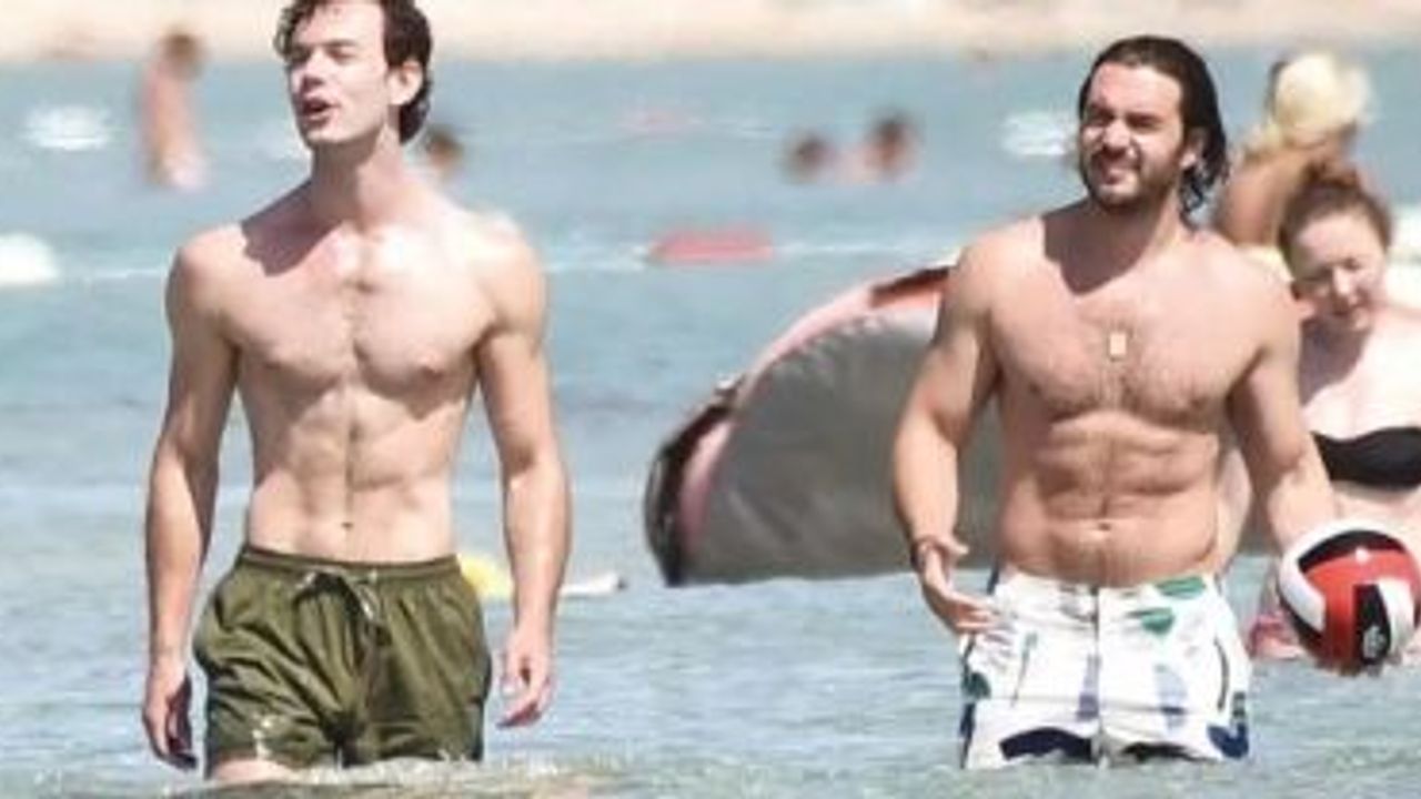 Denizde kardeş sohbeti - Nöbetçi Gazete