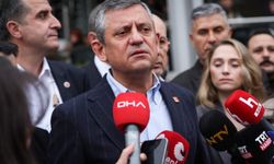 Özgür Özel kalabalığa seslendi: 'Darbeyi TBMM'nin önünde püskürttünüz'