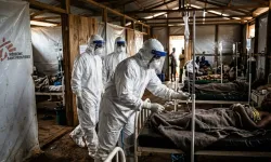 Ebola salgını kritik seviyeyi aştı