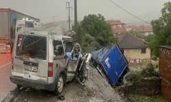 Manisa'da zincirleme kaza: 2 ölü, 4 yaralı