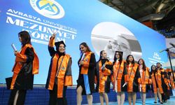 Avrasya Üniversitesi’nde mezuniyet coşkusu
