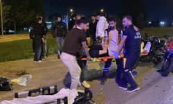 Bursa'da motosiklet sürücüsü, emniyet şeridinde bekleyen motosikletlere çarptı: 3 yaralı