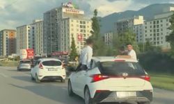 Düğün konvoyunda canlarını hiçe saydılar