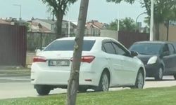 Bursa'da ters şeritten giden otomobil trafiği böyle kilitledi