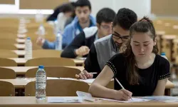 Sınav salonunda neler yasak, ne serbest? YKS'ye suyla, parayla, gözlükle, ilaçla, protez tırnakla gelmek yasak mı?
