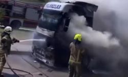 Bursa'da seyir halindeki TIR alevlere teslim oldu