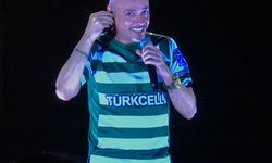 Bursa’da Ceza rüzgarı esti! Kültür Yolu Festivali’nde binlerce hayranıyla buluştu