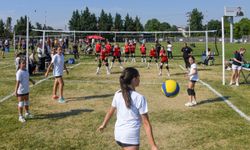 Osmangazi’deki Mini Voleybol Şenliği’nde spor ve dostluk kazandı