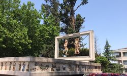 Bursa’daki Karagöz ve Hacivat Anıtı kültür envanterindeki yerini koruyor