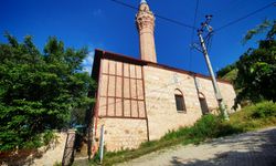 Yarhisar’daki Orhan Gazi Camii turizm rotasında öne çıkıyor