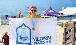 Yıldırımlı yüzücülere milli gurur