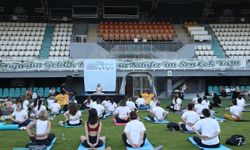 Nilüfer'de sağlıklı yaşlanma için yoga yaptılar