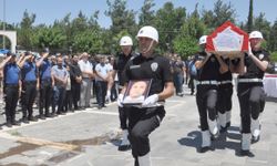 Bursa'da ameliyat olmuştu... Astsubay oğlunun donör olduğu polis memuru son yolculuğuna uğurlandı