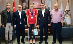 Hatice Kübra İlgün'den Yıldırım'a çifte madalya