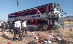 Amasya'da yolcu otobüsü devrildi: 2'si ağır 46 yaralı
