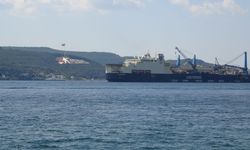 Dev boru döşeme gemisi 'Castorone' Çanakkale Boğazı'ndan geçti