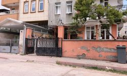 Bursa'da sürgülü demir kapının altında kalan 3 yaşındaki çocuk ağır yaralandı