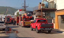 Bursa'da korkutan yangın... Kumaş fabrikasında çıktı, itfaiye seferber oldu