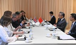 Çin ve İngiltere dışişleri bakanları Manila’da bir araya geldi