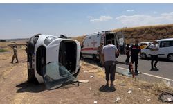 Diyarbakır’da öğrenci servisi ile otomobil çarpıştı: 19 yaralı