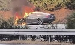 Bursa'da otomobil, seyir halindeyken alevlere teslim oldu