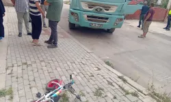 Bursa'da kamyonun altında kalan bisikletli çocuk ağır yaralandı...