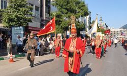 Bursa'da 38. Uluslararası Altın Karagöz Halk Dansları Yarışması kortejle başladı!