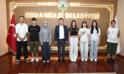 Osmangazi’de ücretsiz LGS kurslarının başarılı öğrencileri Başkan Aydın’la buluştu