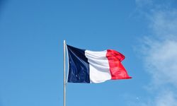 Paris'te bıçaklı saldırı: 3 yaralı!