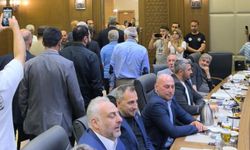 Büyükşehir'de gergin oturum: CHP'li üyeler salonu terk etti!
