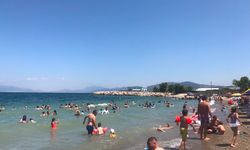Bursalılar sıcak havada soluğu sahillerde aldı