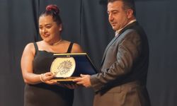 Nöbetçi Gazete'ye BGC'den gururlandıran ödül! Duygu Doğan başarı ödülünün sahibi oldu
