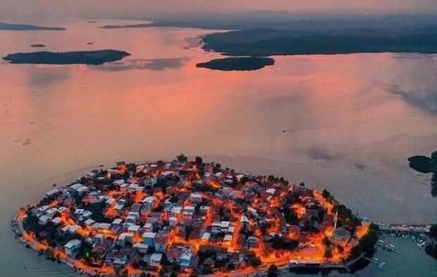 Gölyazı'da gün batımı değil, adeta tablo