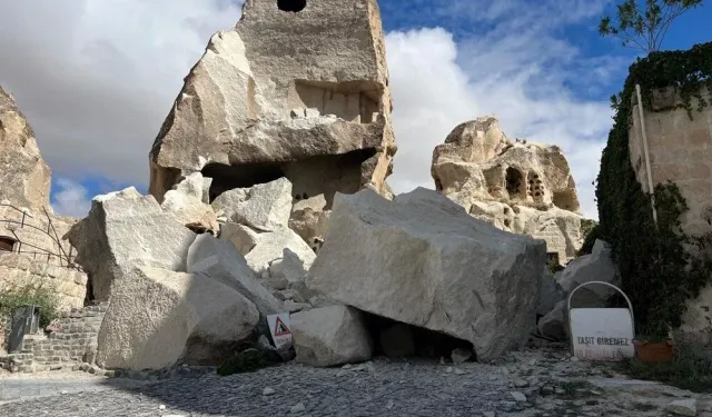 Kapadokya'da peribacası yıkıldı