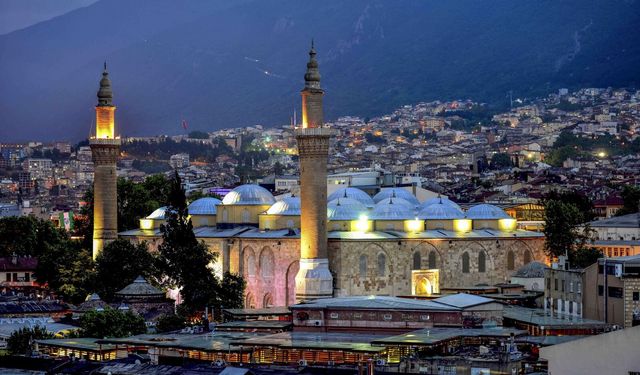 Ezan okunurken su içilir mi? Diyanet açıkladı: Sahurda ezan okunurken su içmek orucu bozar mı?