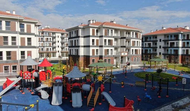 Bursa'da bir ilçede ofis açıldı... Bakan Kurum duyurdu: 20 bin TOKİ konutu, kurasız satışa çıkıyor!