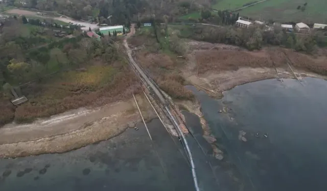 Kuraklığın acı karesi! Göl çekildi, kayıklar karaya oturdu