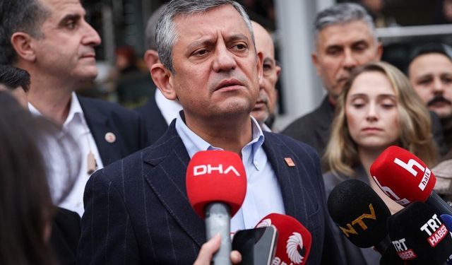 Özgür Özel kalabalığa seslendi: 'Darbeyi TBMM'nin önünde püskürttünüz'