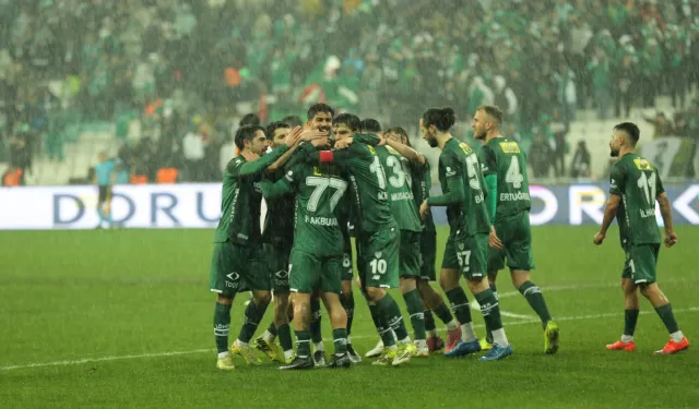 Geri dönüyoruz... Bursaspor şampiyonluk için sahada!