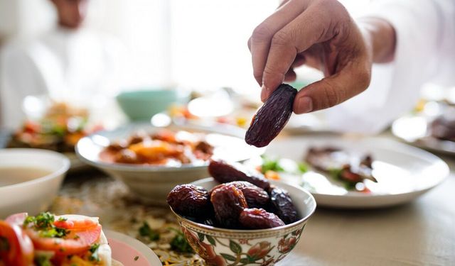 İSTANBUL İFTAR VAKTİ 24 ŞUBAT: İstanbul 24 Şubat iftar vakti saat kaçta? 2026 İstanbul’da akşam ezanı ne zaman okunacak?