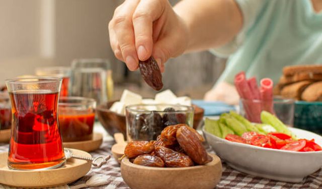 İSTANBUL SAHUR VAKTİ 25 Şubat: Yarın İstanbul'da sahur saat kaçta? İstanbul iftar ne zaman açılacak?