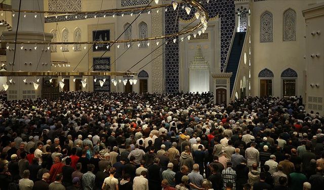 CUMA NAMAZI SAAT KAÇTA? İstanbul, Ankara, İzmir, Bursa 3 Nisan Cuma Namazı saati: Cuma namazı nasıl kılınır, kaç rekat?