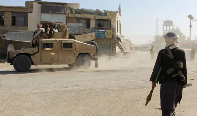 Afganistan'da mültecileri taşıyan kamyon devrildi: 22 ölü, 36 yaralı