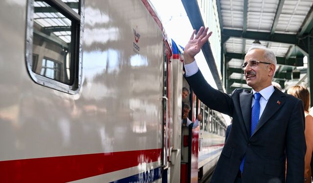 Bakan Uraloğlu: Tiyatro Treni, 4 Mayıs'ta Ankara'dan yola çıkacak