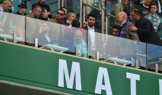 Ümit Özdağ Bursaspor maçını tribünden izledi