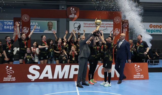 Bursa Büyükşehir Belediyespor sezonun üçüncü kupasına da kavuştu