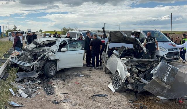 Kırıkkale'de iki otomobil çarpıştı: 2 ölü, 7 yaralı