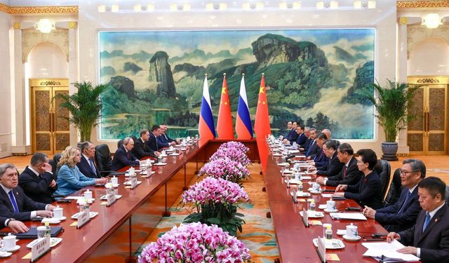 Putin, Çin’de resmi törenle karşılandı
