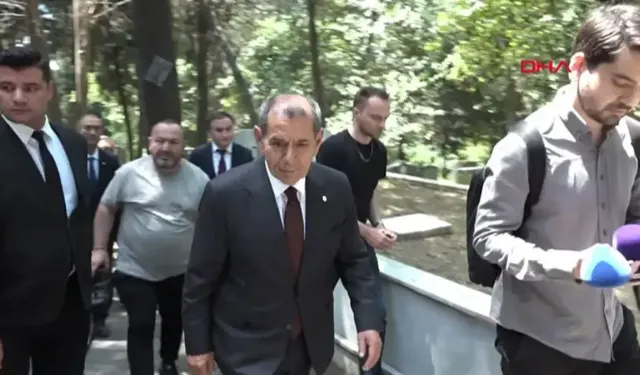 Dursun Aydın Özbek, Ali Sami Yen ve Süleyman Seba'nın kabrini ziyaret etti