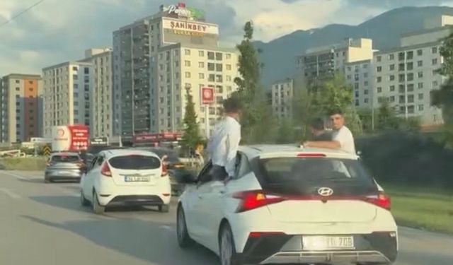 Düğün konvoyunda canlarını hiçe saydılar